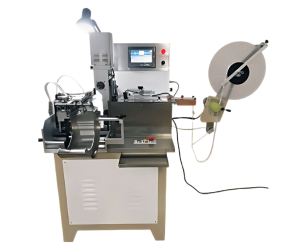 Máquina de corte y doblado para etiquetas textiles