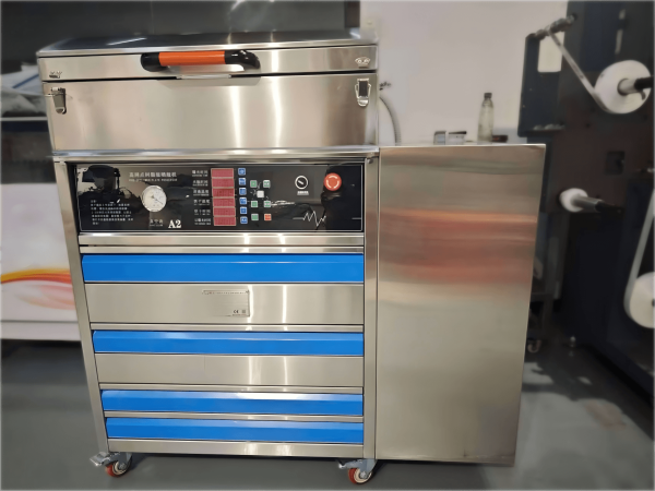 Máquina para fabricación de planchas de resina flexográfica