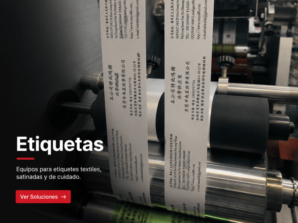 Máquina flexográfica imprimiendo etiquetas textiles satinadas.