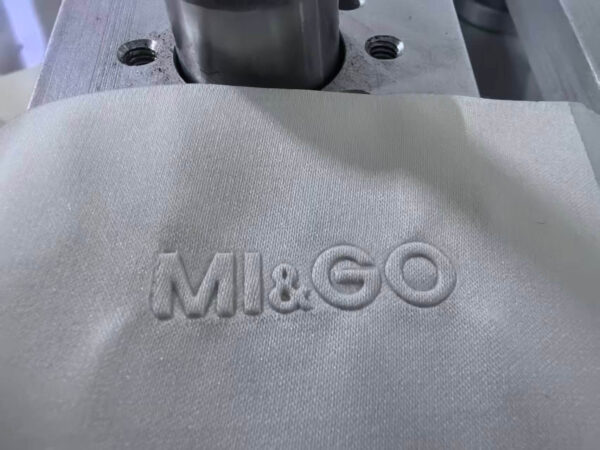 embossing_label Máquina Automática para Grabado en Relieve de Cintas Múltiples